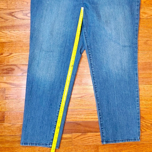 SALE! Chico's Ladies Jeans - Picture 5 of 8